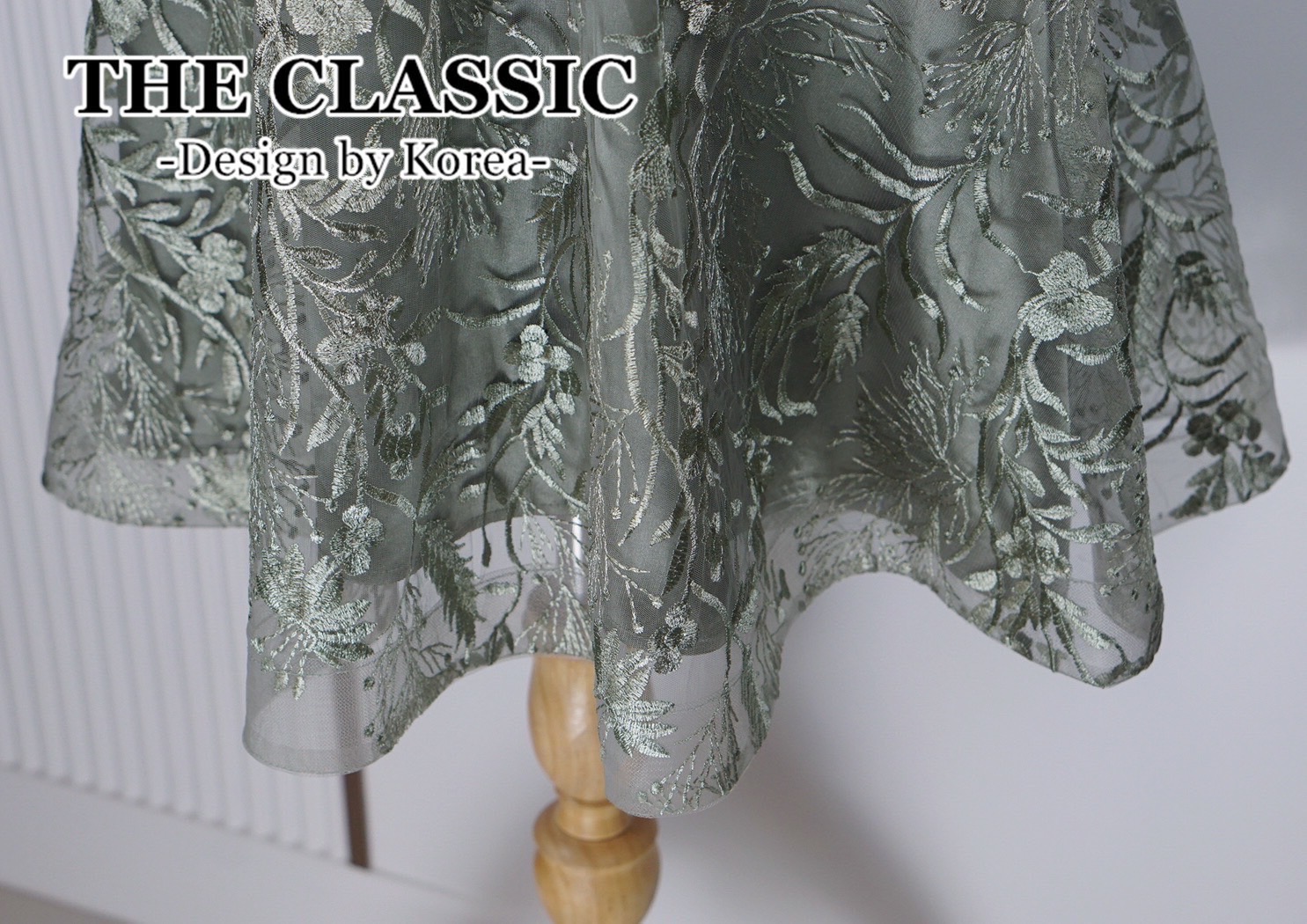 เดรสแฟชั่น เดรสออกงานแขนสามส่วน ใช้ผ้าเนื้อดีปักลวดลายทั้งตัวด้วยไหมเนื้อเงา