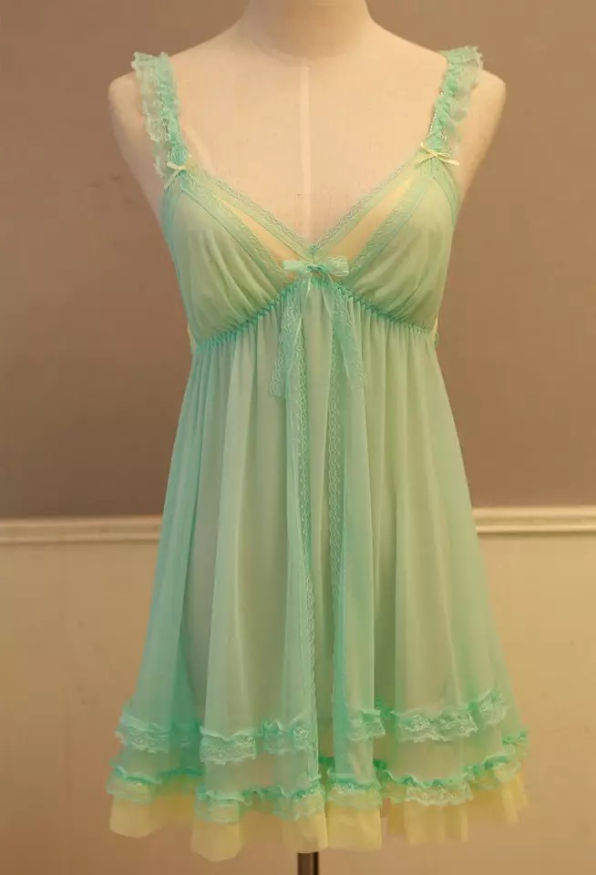 ชุดนอน ซีทรู เกรดPremium สินค้าส่งออกญี่ปุ่น สี เขียวอ่อน แต่งซับสีขาว ช่วงอก แต่งระบายขอบทั้งชุด เนื้อผ้าหรู คุณหนูตามภาพเลยคะ