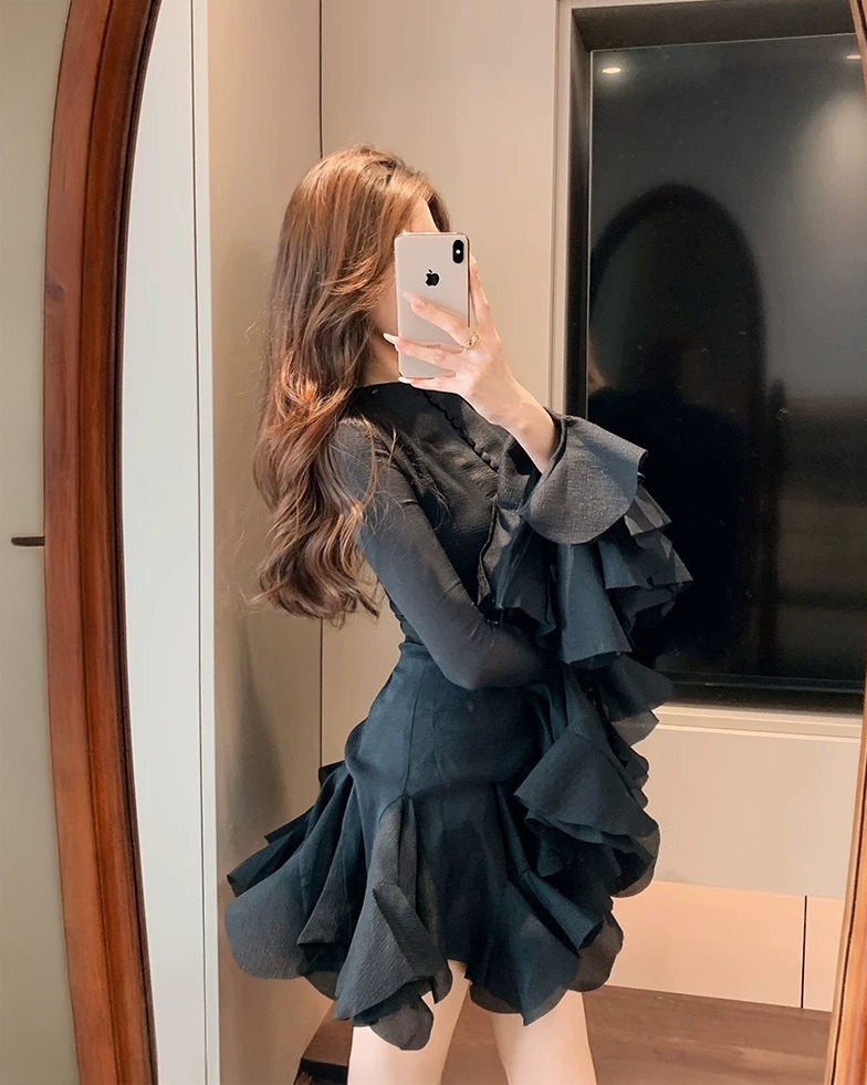 เดรสแฟชั่น เดรสกระโปรงสั้น เสื้อคอกลมแขนยาว ตีเกล็ดเข้ารูป