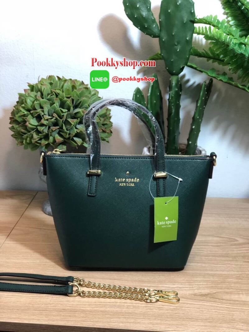 Kate Spade Cedar Street Mini Harmony Crossbody Small Handbag กระเป๋าสะพายใบเล็กสุดน่ารัก วัสดุหนัง Saffiano สวยหรูอยู่ทรงสไตล์ น่ารักไม่ซ้ำใคร ด้านหน้าประดับโลโก้สีทองสวย ภายในมีช่องซิปและช่องเล็ก สามารถใส่ ipad mini กระเป๋าสตางค์ใบยาวของใช้ได้จุกจิกได้เย