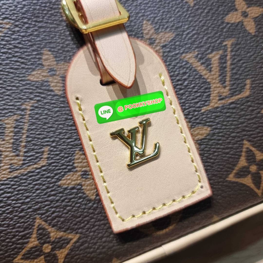 LV deauville mini bag เดอะเบสท์เซลเลอร์ ที่ใครก็ตามหา กับกระเป๋าสะพายทรงกล่อง ไซส์เล็กกะทัดรัด พกพาสะดวก รูปทรงสวยหรู วัสดุหนังแคนวาสสลับหนังแท้ เปิด-ปิดง่ายด้วยซิป ภายในเป็นช่องโล่ง ใส่ของจำเป็นได้สบาย สายสะพายถอดออกได้และปรับได้ตามต้องการ พร้อมส่งให้ครบ