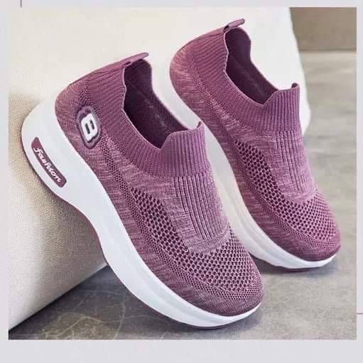 READY STOCK รุ่นเพิ่มความสูง!! พร้อมส่งเลย ไม่ต้องรอนานคร๊า ไม่อยากให้พลาดเลยสำหรับรุ่นนี้ !! รองเท้าสุขภาพทรงสลิปออน วัสดุผ้าทอเนื้อหนานุ่มขึ้นทรง ใส่สบายกระชับเท้า ดีไซน์สวยเก๋ พื้น 2 นิ้ว รองรับแรงกระแทกเท้าและยืดหยุ่นได้ดีมากๆค่ะ ใครได้ใส่ต้องหลงรักแน