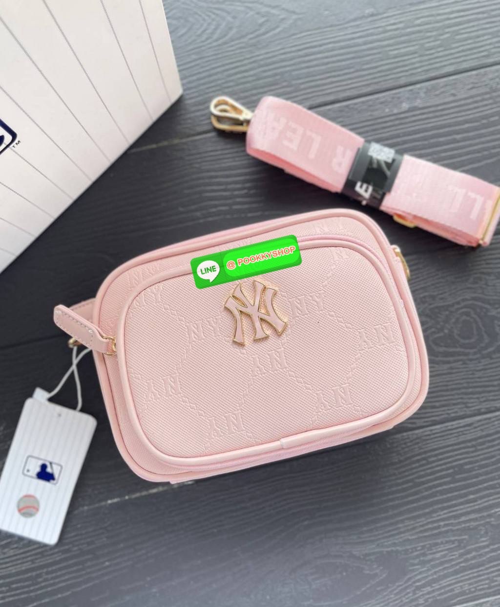 MLB แท้ Outlet กระเป๋าทรงกล่อง มีซิป 2 ช่อง ใส่ของได้เยอะ สายสปอร์ตสุดเก๋ มาพร้อมที่ห้อยบัตร