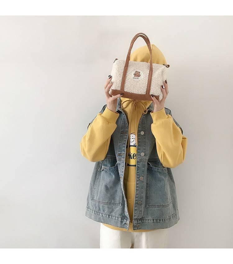 รุ่นใหม่ พร้อมส่ง!!!!!! Bakery Bear bottle bag กระเป๋าถือน่ารักขนฟู มาพร้อมสายสะพายยาวที่ถอดออกได้ ใช้งานได้ตามชอบ