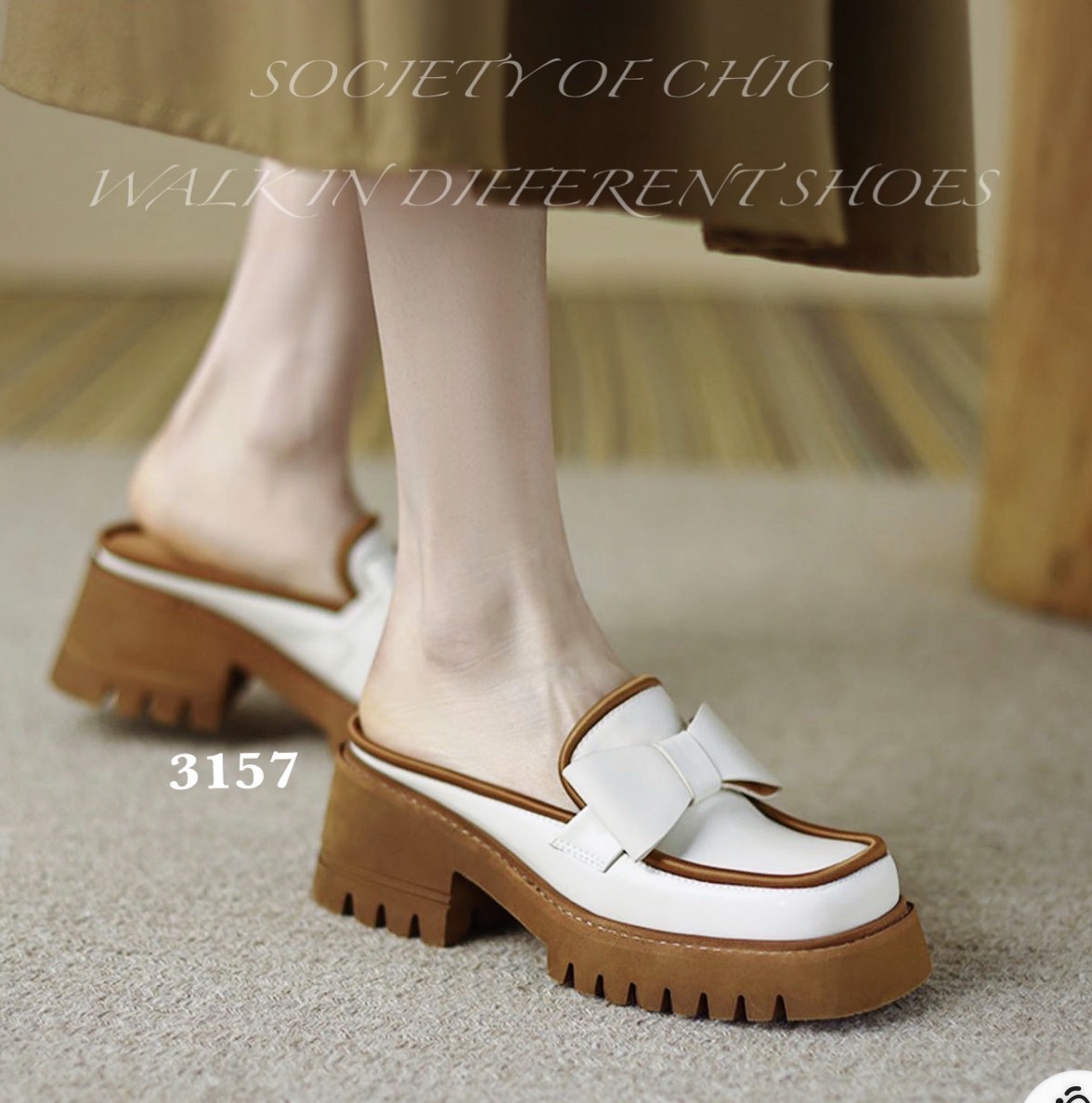 สวยไม่ไหว ใช้ความสวยเปลืองมากแม่!! กระชากสายตาทุกคู่ ให้หยุดอยู่ที่น้องเปิดส้นหนังแก้ว คนสวย สุดเทห์ คู่นี้ ให้ฟิวหลากหลายอารมณ์ ใส่ทำงานก็ได้ ใส่เที่ยวก็ดี ได้ทั้งความเพรียวสวยและสบายหายห่วง เรียบร้อยได้ เท่ห์ เก๋ ปรับได้ทุกลุค จนทุกคนต้องอุทาน Oh!! My ,