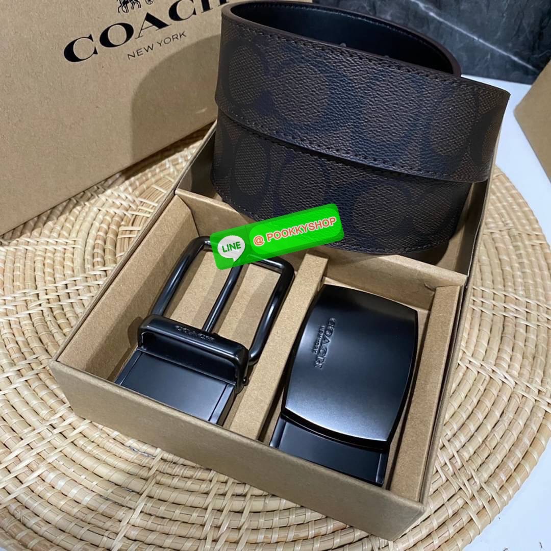 Coach Men’s Belt Double Buckle Double Sided Box Set Belt For Gift Coach Set เข็มขัดสำหรับผู้ชาย ภายในเซทมีสายเข็มขัด วัสดุ PVC 1 เส้น และ หัวเข็มขัด 2 แบบ2สไตล์ หัวเข็มขัดปั้มแบรนด์ รุ่นนี้สามารถหมุนกลับด้านสลับใช้งานง่ายทั้ง2ด้าน สายเข็มขัดปรับระดับได้เจ