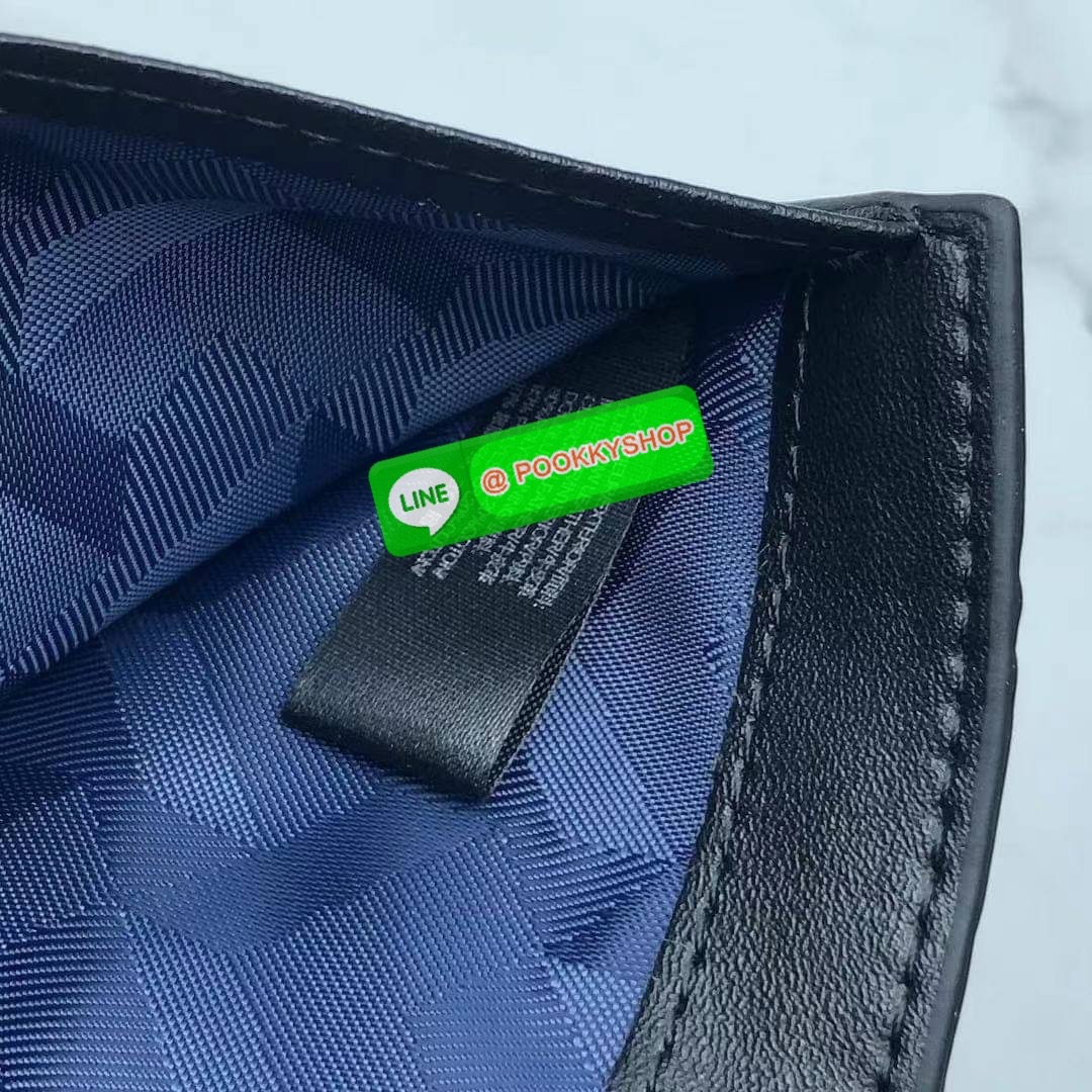 ลาคอส SHORT WALLET กระเป๋าสตางค์แบบพับ2ตอนสำหรับผู้ชาย มีช่องใส่บัตร 8 ช่อง และช่องใส่ธนบัตรอีก 1 ช่อง กระเป๋าสตางค์หนังคุณภาพดีตามแบบฉบับของแบรนด์ มาพร้อมกล่อง ถุงกระดาษแบรนด์แบรนด์แข็งแรงสวยมากค่ะ ไม่ว่าจะใช้เองหรือเป็นของขวัญก็สุดคุ้มและน่าใช้ ห้ามพล