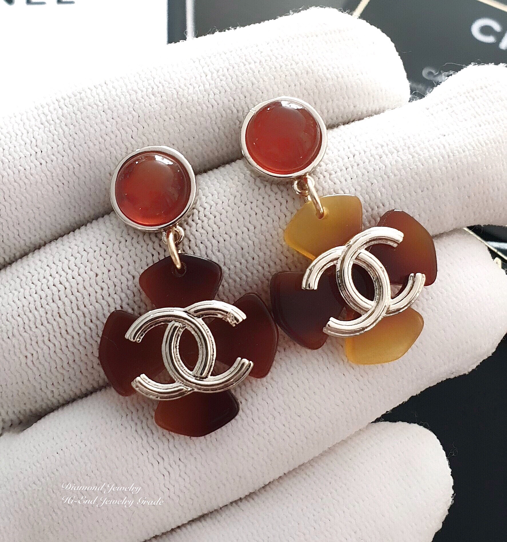 Super Hi-End Quality !!!! ((งาน 1:1 เหมือนในช็อปมากที่สุดในท้องตลาด)) Chanel Earring ต่างหูชาแนลงาน 1:1 เหมือนของแท้เป๊ะๆค่ะ รับรองงานสวยมากกกกก ดูหรู ดูผู้ดีสุดๆ งานดี ตัวเรือนคุณภาพดีมากๆมากๆคะรับประกันความพอใจเลยค่ะ ตัวเรือนสีทองไฮโซมากค่ะ คอนเฟิม !!!!