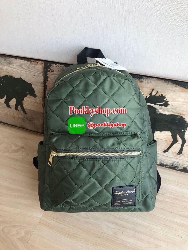 Anello & Legato Largo Nylon Tone Quilting Rucksack รุ่นใหม่ล่าสุดจากเครือ Anello วัสดุไนล่อนเนื้อดี สัมผัสสบายมือ น้ำหนักเบา ด้านข้างมีช่องใส่ขวดน้ำ ด้านหน้า1ช่องซิป ช่องใหญ่เปิดปิดด้วยซิปคู่ ภายในมีช่องแยกเป็นสัดส่วน มีช่องซิปด้านหลังเพื่อหยิบจับของภายใน