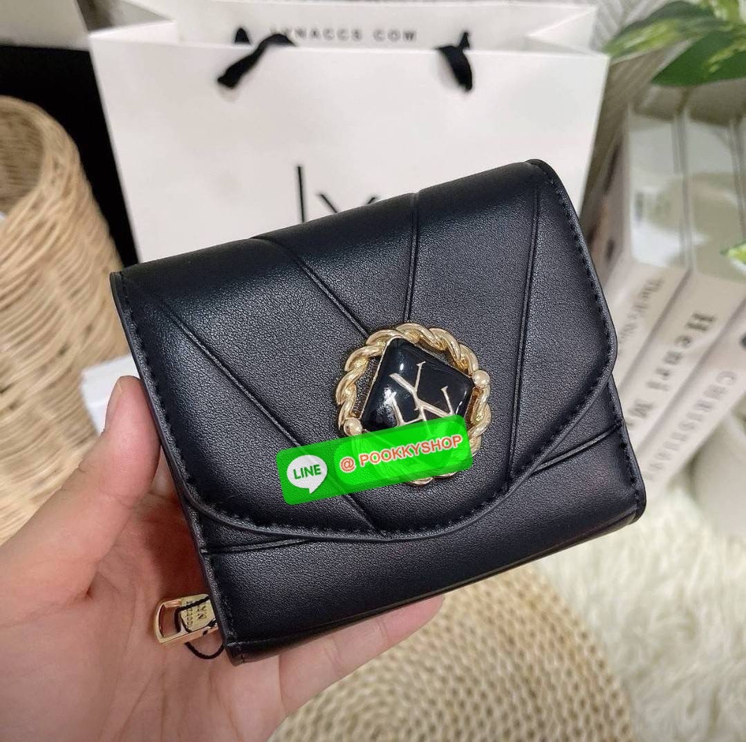 Lyn แท้ Outlet กระเป๋าสตางค์ใบสั้น ด้านหน้ามีโลโก้แบรนด์