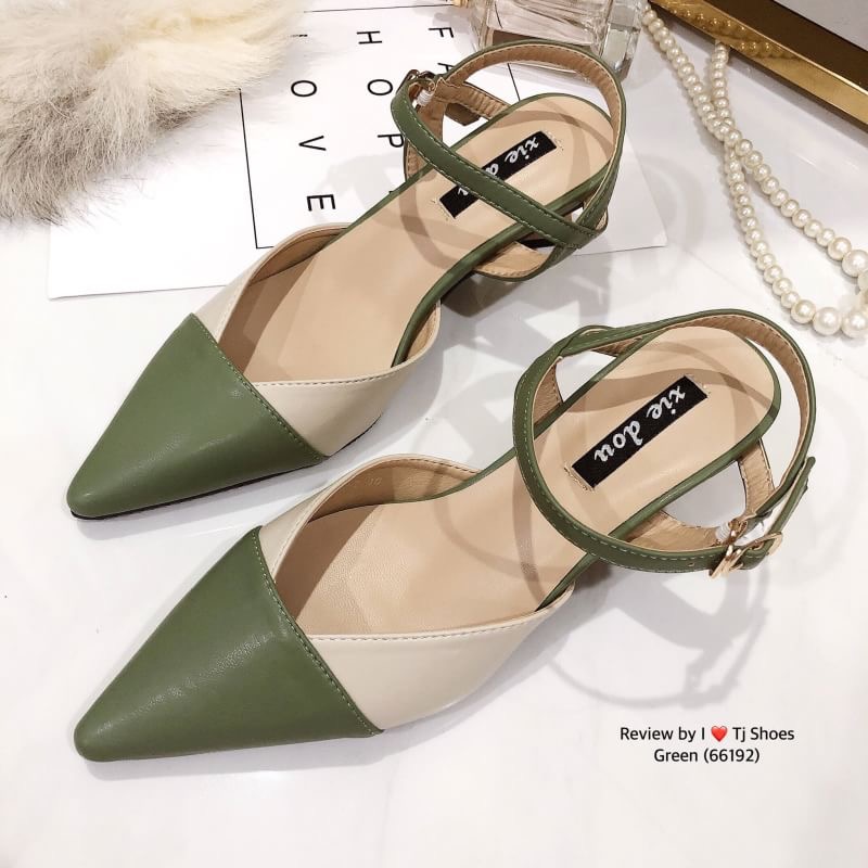 ! พร้อมส่ง เกร๋ต่อไม่รอแล้วจ้า !!! รองเท้ารัดส้นนำเข้า ที่สวยเกร๋สุดๆ รุ่นนี้ใช้วัสดุเกรดพรีเมี่ยมอย่างดีทั้งหมด หนังนิ่ม ส้นไม้สวยเกร๋ ใส่แล้วเท้าดูเรียว จับแมทกับชุดอะไรก็เกร๋ก็ปังสุดๆ แถมใส่ได้เรื่อยๆ ของจริงงานสวยมากคุณภาพดี เป็นรุ่นแนะนำ รีบสั่งด่วนๆ