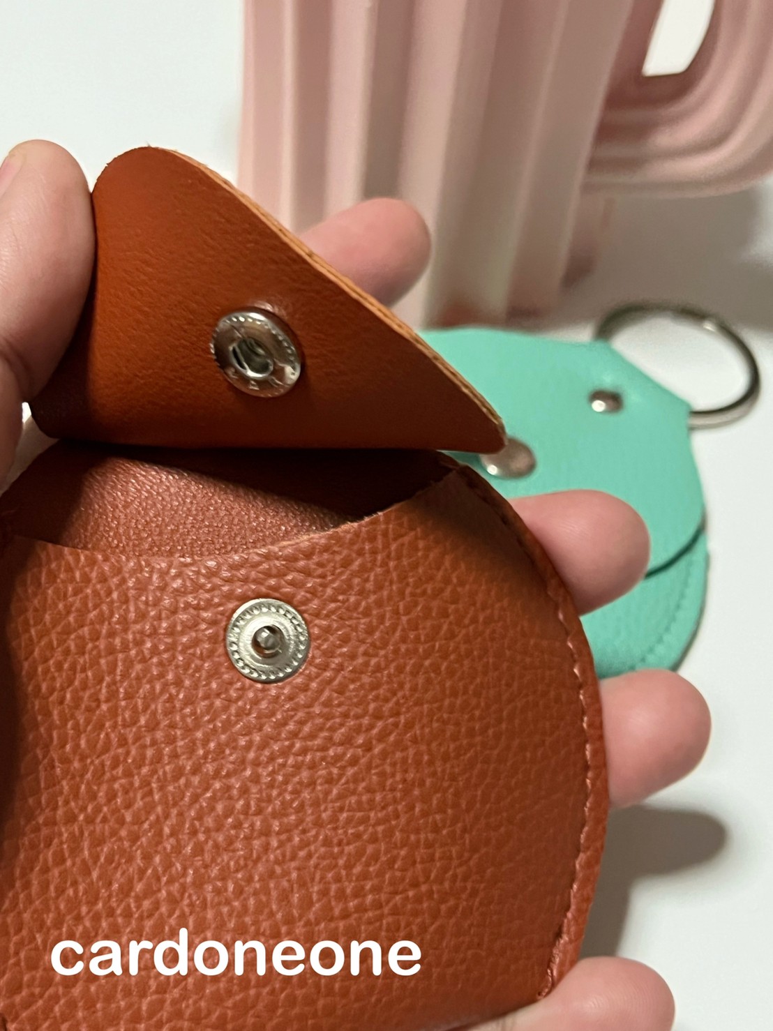 พวงกุณแจกระเป๋าหนังทรงลูกแพร