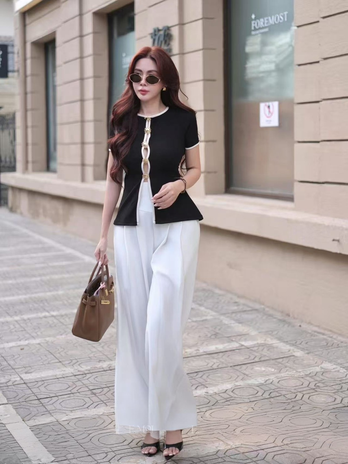 ชุดเซทแฟชั่น เสื้อยืด+กางเกงขายาว เสื้อแขนสั้นสีดำคอกลมแต่งกุ้นขอบคอ