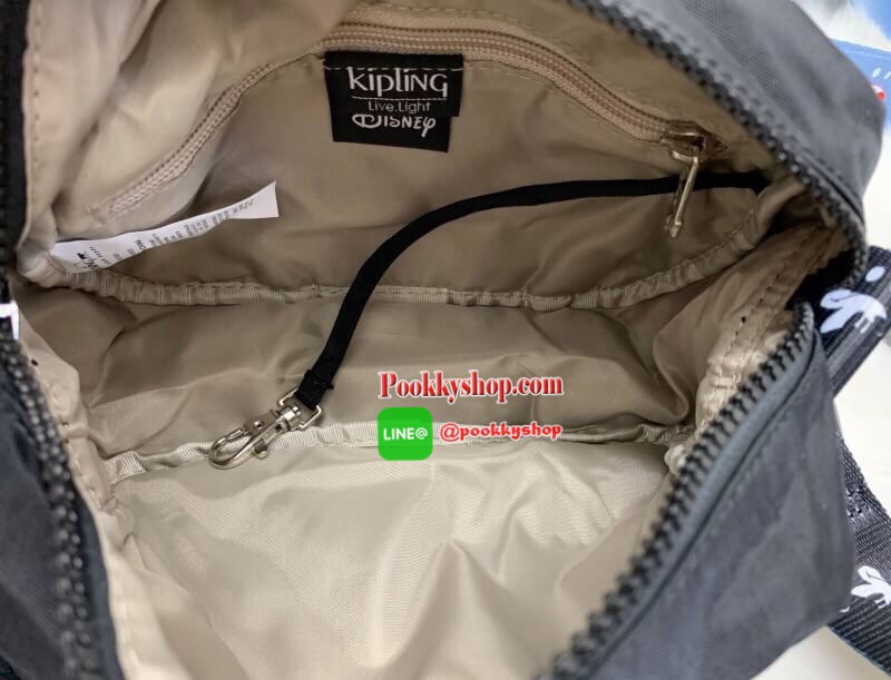 New arrival Kipling Mickey Plus Veni Crossbody Bag >>kipling factory oem HK ✔️1ในคอลเลคชั่น 90 ปี มิคกี้เม้าส์ ค่ะ ✔️พร้อมส่งที่ไทย ไม่ต้องรอพรี !! ✔️กระเป๋าสะพายครอสบอดี้ร์//สะพายข้าง ใบขนาดกำลังดี น่าใช้มากๆค่ะ ✔️แต่ละส