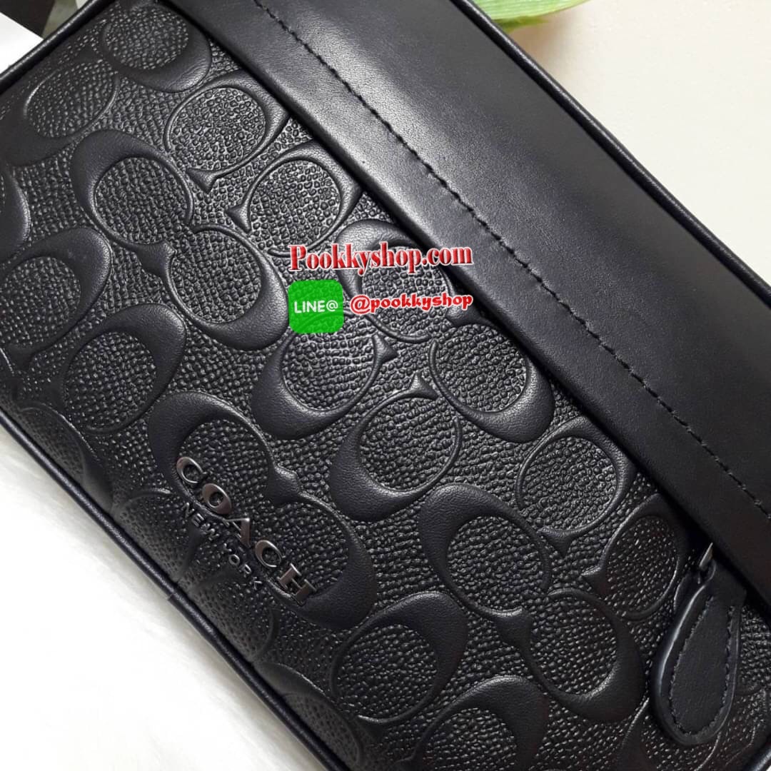 NEW IN !! COACH GRAHAM CROSSBODY IN SIGNATURE LEATHER (COACH F50713) **รุ่นตามหากันเยอะมากๆ** กระเป๋าสะพายข้าง ใช้ได้ทั้งผู้ชายและผู้หญิง โดดเด่นด้วยลาย Signature แบบลาย C นูน สายสะพายถอดได้ สามารถถือเป็นครัชได้ สามารถปรับสายสั้นเป็น คาดอกได้ ขนาดกำลังดี