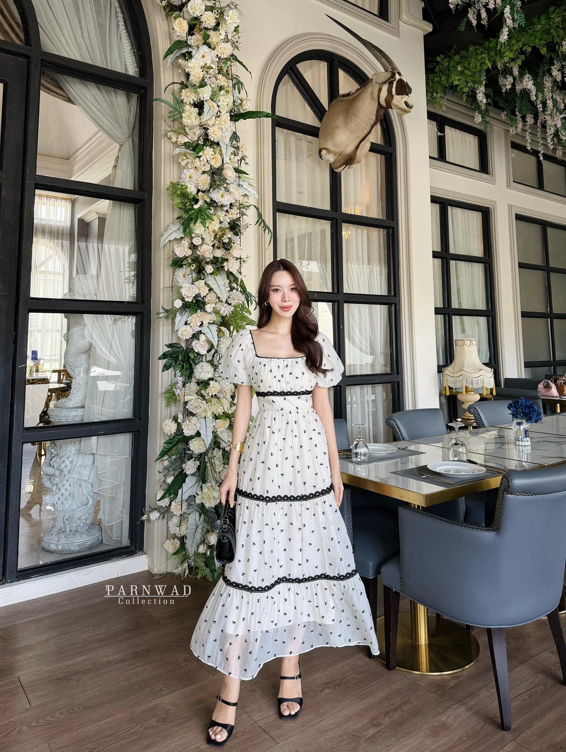 เดรสแฟชั่น Maxi dress คอเหลี่ยม แขนตุ๊กตาปักลายโบว์กำมะหยี่ทั้งชุด