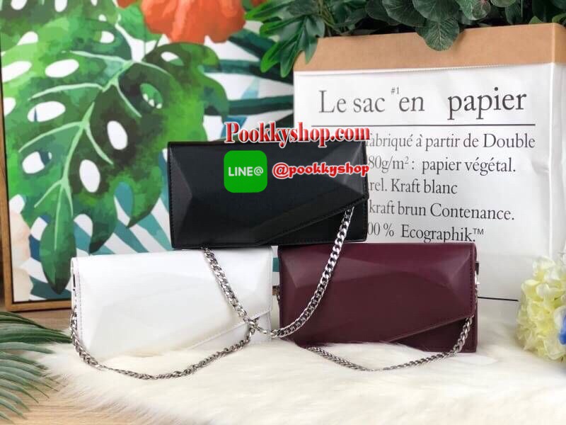 New! Arriva!! CHARLES & KEITH GEOMETRIC CHAIN LINK BELT BAGรุ่นใหม่ชนช็อป! กระเป๋าคลัทช์ใบยาว เล่นดีเทลที่ด้านหน้า เปิดปิดด้วยกระดุมแม่เหล็ก ด้านในมีช่องใส่บัตร 8 ใบ ช่องซิป 1 ช่อง สามารถใส่ iPhone plus ได้สบายค่า รุ่นนี้คล้องสายหนังสะพายแบบครอสบอดี้ได้ /