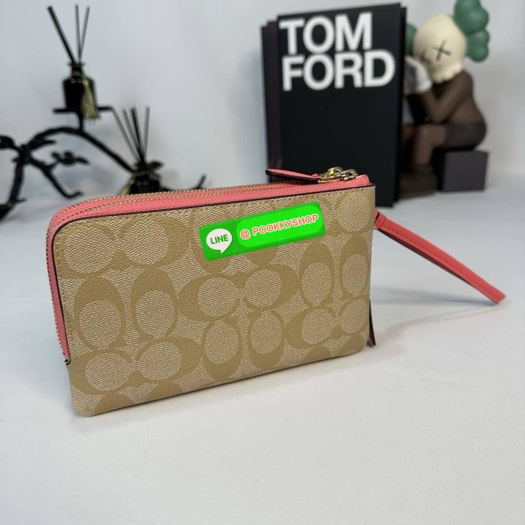 กระเป๋าคล้องมือ COACH 87591 DOUBLE CORNER ZIP WRISTLET IN SIGNATURE CANVAS (COACH 87591 ） กระเป๋าคล้องมือ2เซิปใหญ่ ลายCหนังและ ด้านในเป็นผ้า แบ่งเป็นช่องเล็กๆใส่เหรียญใส่แบงค์ใส่บัตร แล้วแต่จะใส่มีหลายช่อง ใส่โทรศัพท์ได้ทุกรุ่นพร้อมสายคล้องมือ