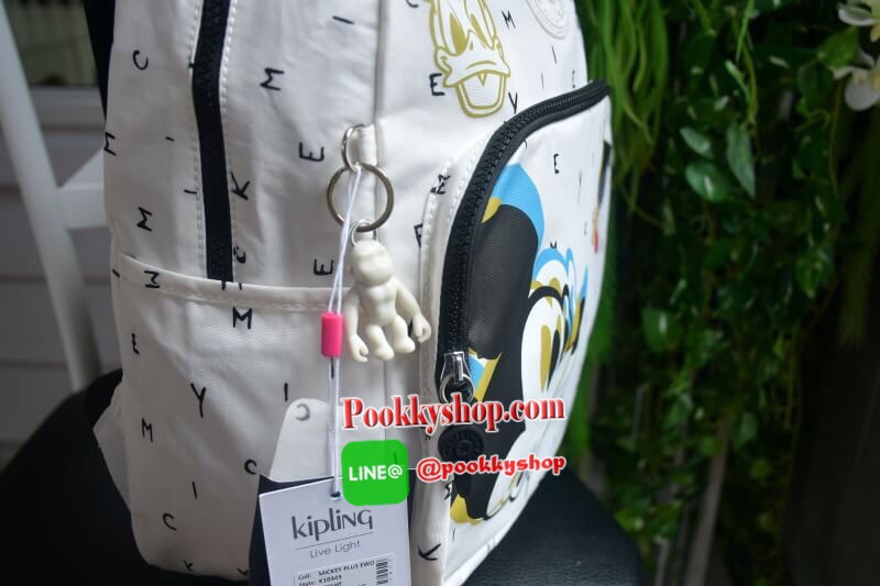 Kipling & Disney Summer 2019 Minnie Mouse and Mickey Mouse กระเป๋าเป้สะพายหลังสไตล์ Backpack มาพร้อมพวงกุญแจลิง ด้านหน้ามีช่องซิปแยกใส่ของจุกจิก ด้านข้างมีกระเป๋าข้าง ภายในช่องใหญ่หลัก มีช่องซิปใส่ของ พร้อมช่องเล็ก2ช่อง เปิด-ปิด ด้วยซิป วัสดุผ้ากันน้ำ จุข