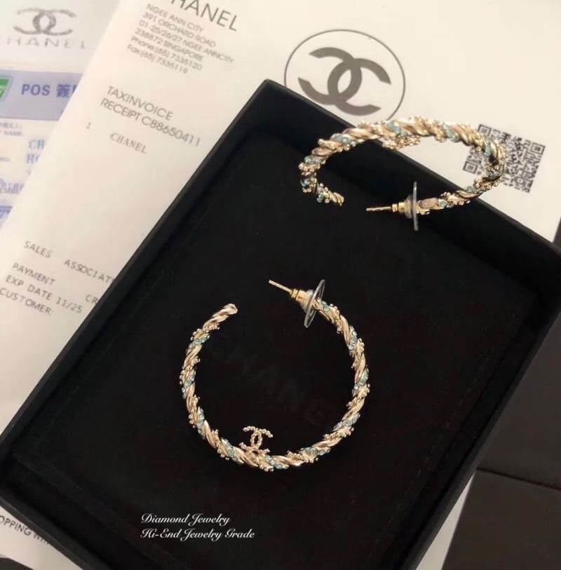 Super Hi-End Quality !!!! ((งาน 1:1 เหมือนในช็อปมากที่สุดในท้องตลาด)) Chanel Earring ต่างหูชาแนลงาน 1:1 เหมือนของแท้เป๊ะๆค่ะ รับรองงานสวยมากกกกก ดูหรู ดูผู้ดีสุดๆ งานดี ตัวเรือนคุณภาพดีมากๆมากๆคะรับประกันความพอใจเลยค่ะ ตัวเรือนสีทองไฮโซมากค่ะ คอนเฟิม !!!!
