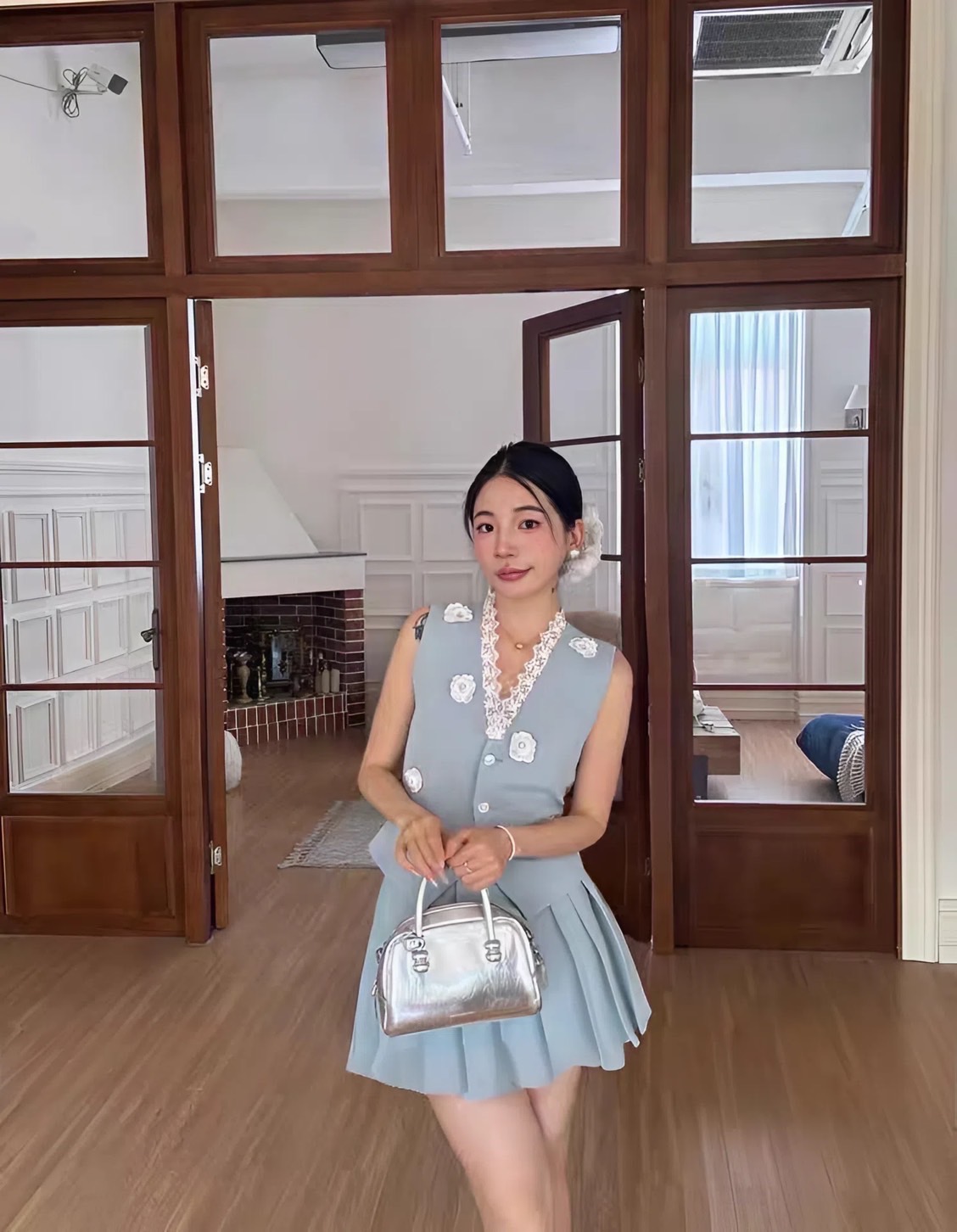 ชุดเซทแฟชั่น ชุดเซต โทนสีฟ้าครามสีสวยหรูมากๆค่ะ ดีเทลแต่งดอกไม้3Dประดับเพชร