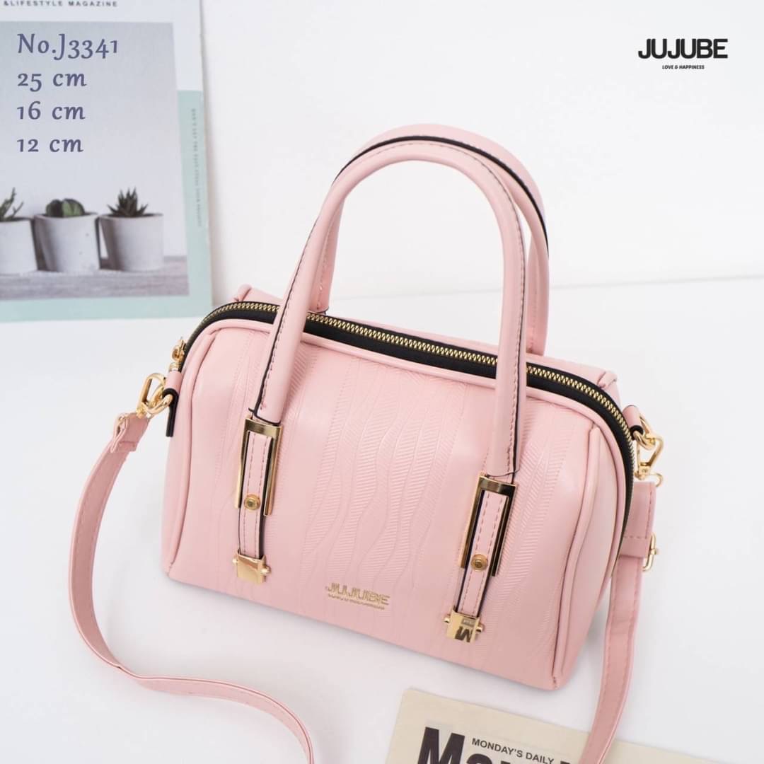 กระเป๋าสะพายข้างผู้หญิง แบรนด์ Jujube ทรงหมอนใบใหญ่ ภายโล่งในกว้าง มี3ช่องใช้งาน จุของได้เยอะคะ