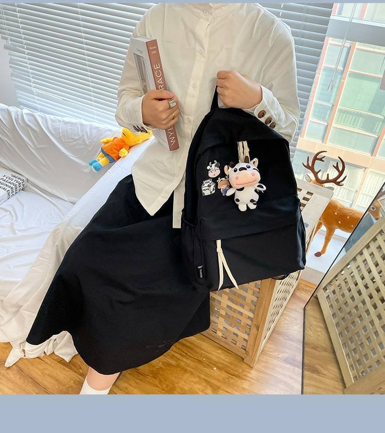 รุ่นใหม่ พร้อมส่ง!!!!!!! Angus backpack ต้อนรับปีวัวกับเป้น้องวัวแองกัส รุ่นนี้แถมฟรี! เข็มกลัด3ชิ้นตามภาพ และพวงกุญแจตุ๊กตาวัวทุกใบ