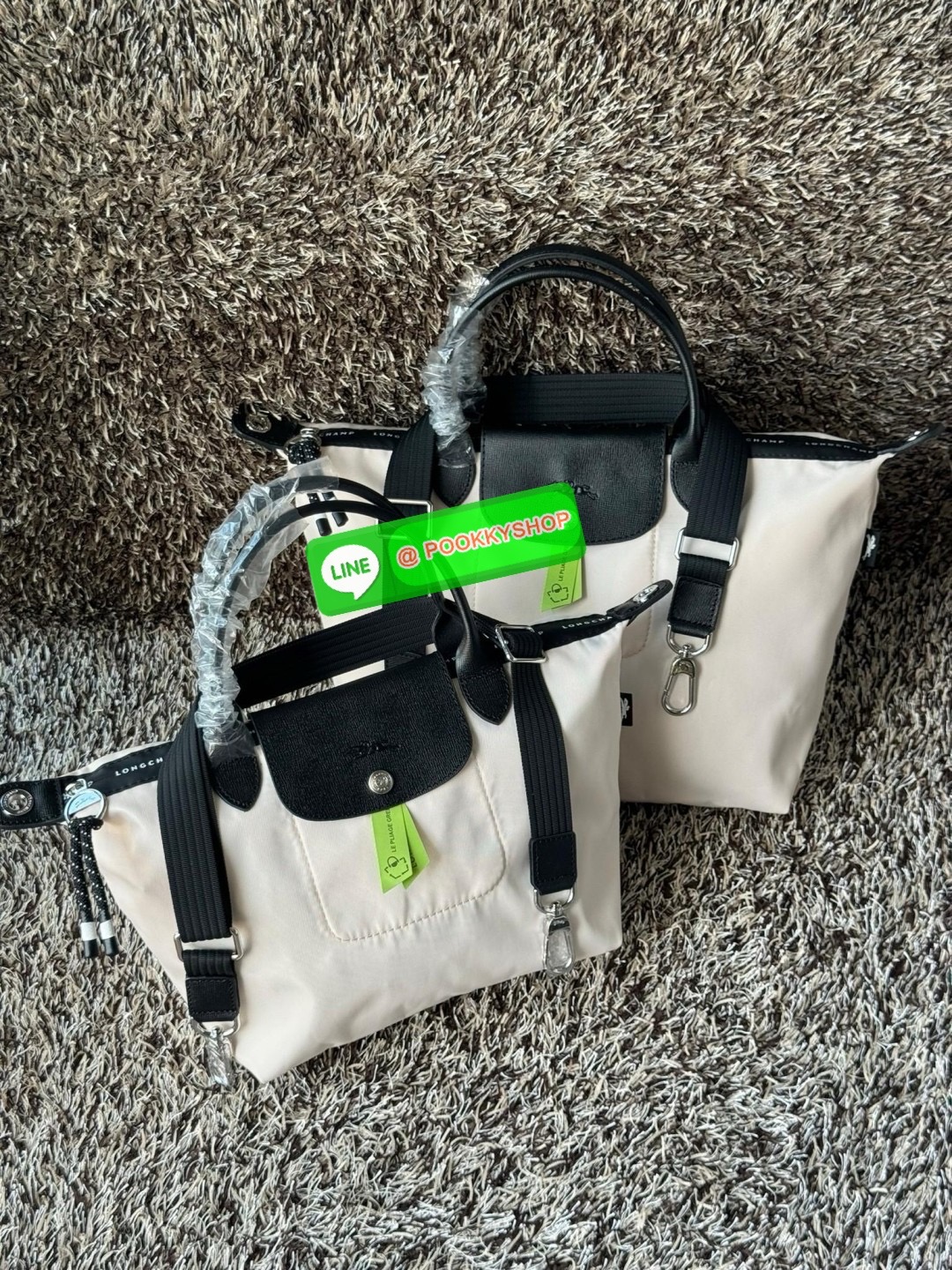 Longchamp LE PLIAGE ENERGY S HANDBAG LE PLIAGE รีไซเคิล ECONYLสไตล์สปอร์ต ทันสมัย และใช้งานได้จริง น้ําหนักเบา กระเป๋าใบนี้เป็นเครื่องประดับที่มีเสน่ห์ในอุดมคติที่จะติดตามคุณในทุกกิจกรรมยามเย็นของคุณ มาพร้อมกับสายสะพายไหล่ปรับได้ สามารถพกพาได้ ทั้งแบบถือแ