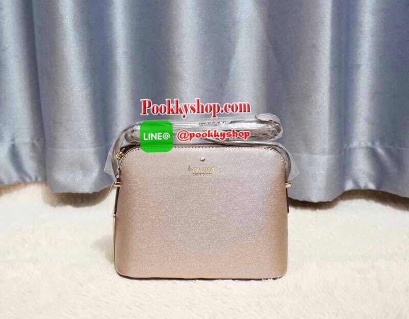 KATE SPADE CEDAR STREET MANDY แบรนด์ดังจากอเมริกาสุดฮิต กระเป๋าขนาดน่ารัก สะพายข้าง หนัง saffiano ภายในลายสวยเก๋สีทองเรียบหรู ทรงแข็งอยู่ทรง MUST HAVE!!