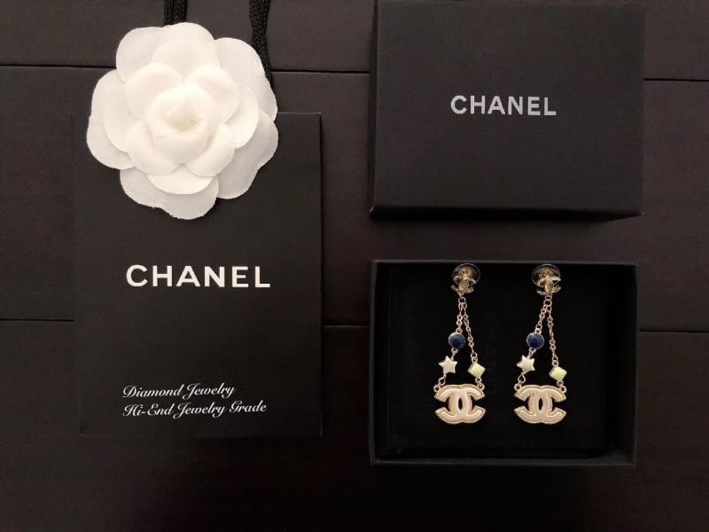 Super Hi-End Quality !!!! ((งาน 1:1 เหมือนในช็อปมากที่สุดในท้องตลาด)) Chanel Earring ต่างหูชาแนลงาน 1:1 เหมือนของแท้เป๊ะๆค่ะ รับรองงานสวยมากกกกก ดูหรู ดูผู้ดีสุดๆ งานดี งานคุณภาพดีมากๆมากๆคะรับประกันความพอใจเลยค่ะ ตัวเรือนสีทองเฉดอ่อน ไฮโซมากค่ะ คอนเฟิม !
