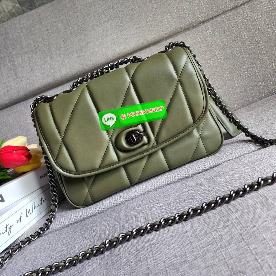 COACH Pillow Madison Shoulder Bag With Quilting (COACH C8560) สวยหรูมงลงมากแม๊ กระเป๋าสะพายข้าง คอสบอดี้ หรือสะพายไหล่คู่ สายโซ่สวยหรู วัสดุหนังแท้นิ่มมือ สัมผัสแล้วรับรองหลงเลยคะ ตัวล็อคแบบ Turnlock มีซับในผ้า ภายในช่องโล่ง มีช่องซิปแยก ด้านหลังกระเป๋ามี