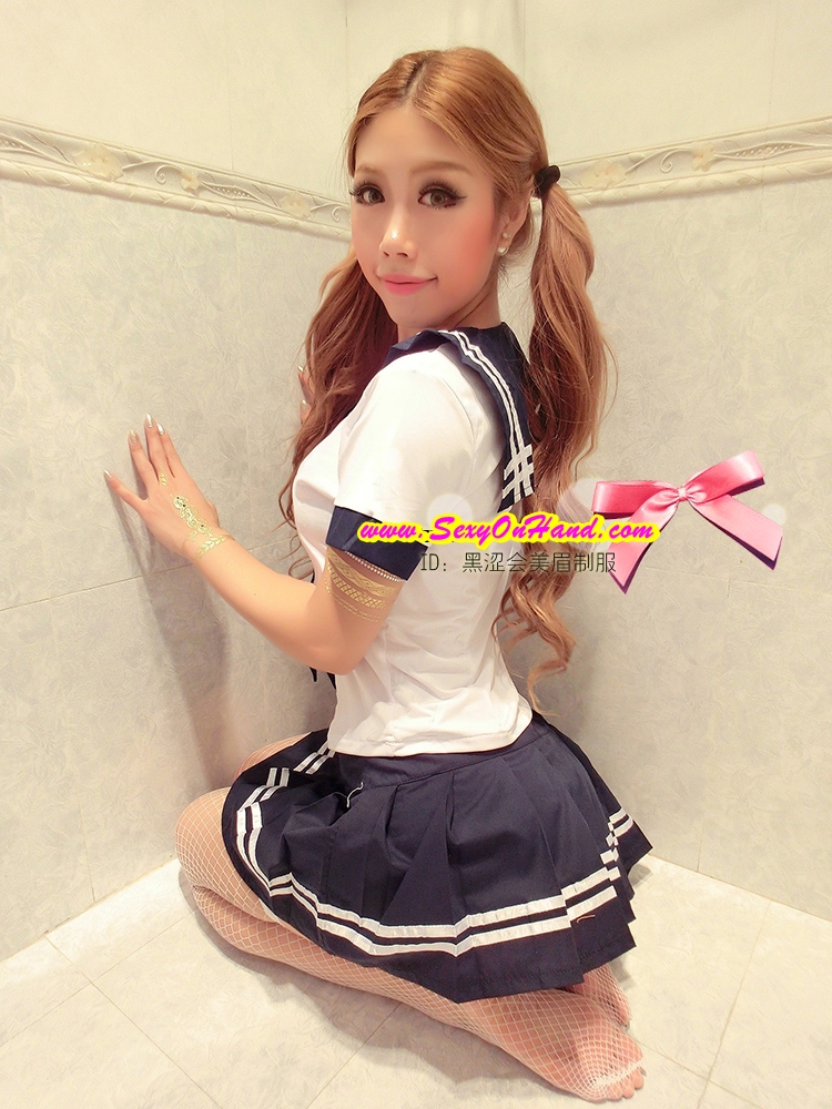 ชุดแฟนซี ชุดคอสเพลย์ ชุดนักเรียนญี่ปุ่น คอปกทหารเรือสีน้ำเงิน แต่งขลิบขาว กระโปรงน้ำเงินกรมท่าอัดจีบรอบ แต่งแถบริบบิ้นขาว พร้อมเน็คไท เข้าชุด