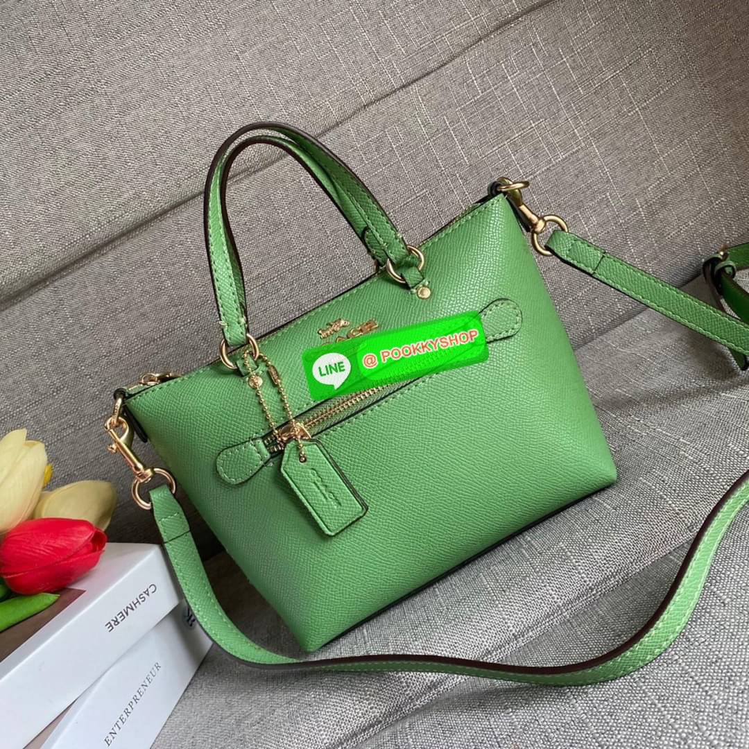 Coach Mini Gallery Crossbody With Stripe Heart Print (coach ca793) กระเป๋าสะพายข้าง เทรนรุ่นเล็กมาแรงวัสดุหนังแท้ทั้งใบ เปิดปิดด้วยซิป มีช่องใส่บัตรเครดิต 2 ช่อง ซับในผ้า สายสะพายถอดได้ สามารถสะพายข้างหรือสะพายไหล่ได้
