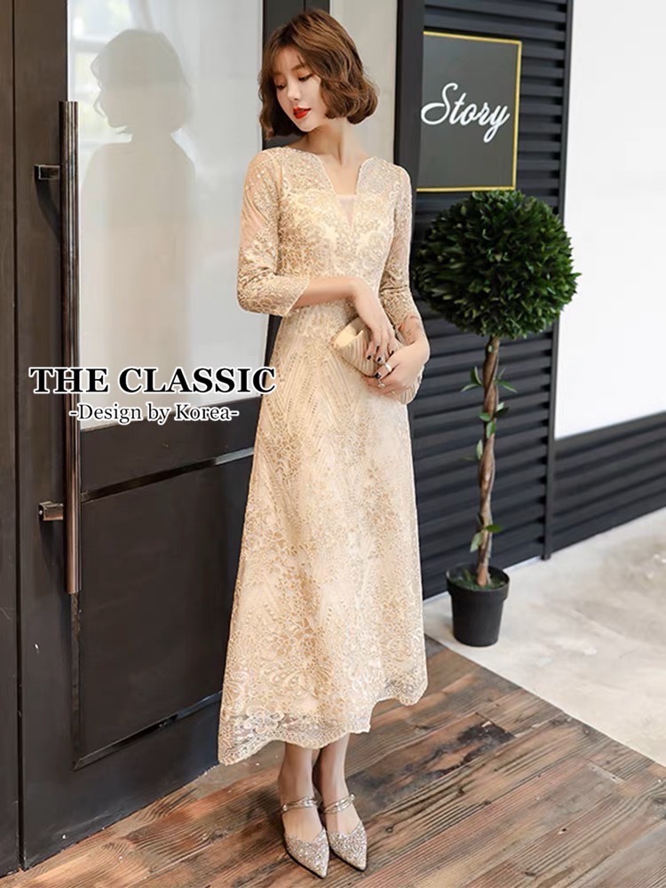 เดรสแฟชั่น ชุดยาวออกงาน ใช้ผ้าเนื้อดีปักลวยลายด้วยเลื่อมเล็กๆ ประกายเพชรระเอียดยิบทั้งตัว