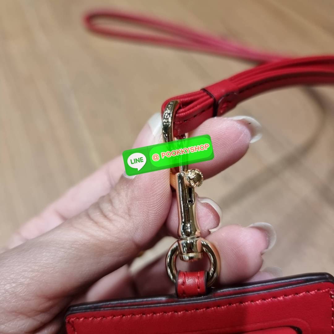 กระเป๋าใส่บัตรคล้องคอ Coach card holder ราคาพิเศษสุดๆ!!! ของหายาก!! ง่ายๆแบบไม่ธรรมดา!! คลาสสิคแต่มีดีเทลโดดเด่น!! กระเป๋าถนอมบัตร พร้อมสายคล้องคอ ดีไซน์ลวดลายสวย ดูดีทุกแบบ ใช้งานง่าย พกพาสะดวก จะใส่บัตรพนักงาน บัตรเครดิต บัตรปชช. ใบขับขี่ และบัตรอื่นๆที