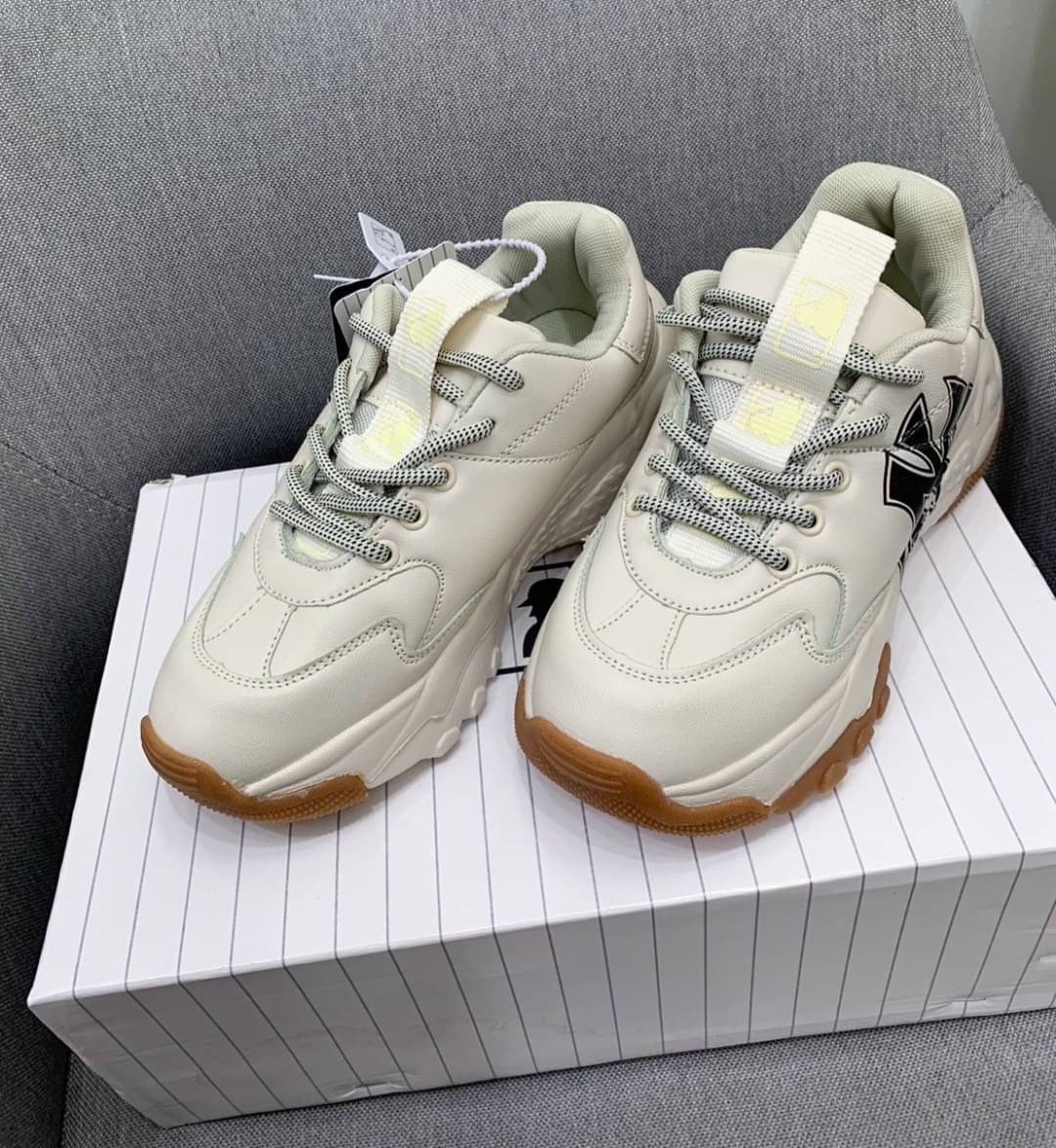 𝙉𝙀𝙒 𝙉𝙀𝙒 ‼️ มาเพิ่มรอบ3 รองเท้าผ้าใบ MLB Korea รุ่นใหม่ล่าสุดรุ่นนี้คือฮิตมากที่เกาหลี รุ่นนี้ทุกคนต้องมีน่ารักมากทรงนี้ใส่แมทช์กับชุดไหนก็เริ่ดไม่ซ้ำใครแน่นอน งายสวยโลโก้ทุกจุด