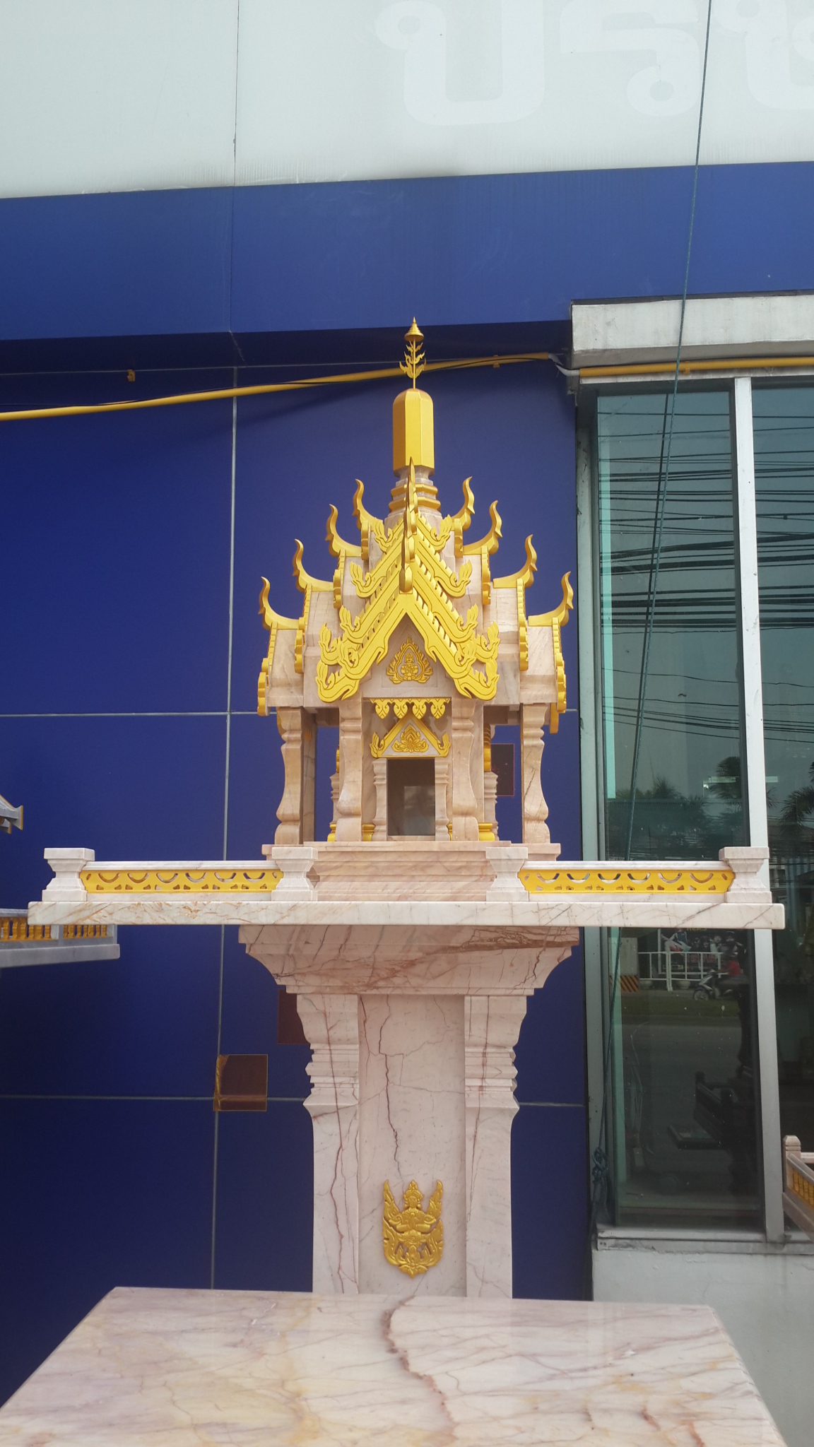 ศาลพระภูมิทรงปราสาท ขนาด ฐานกว้าง 126ซม คู่ศาลตายาย ลงทอง