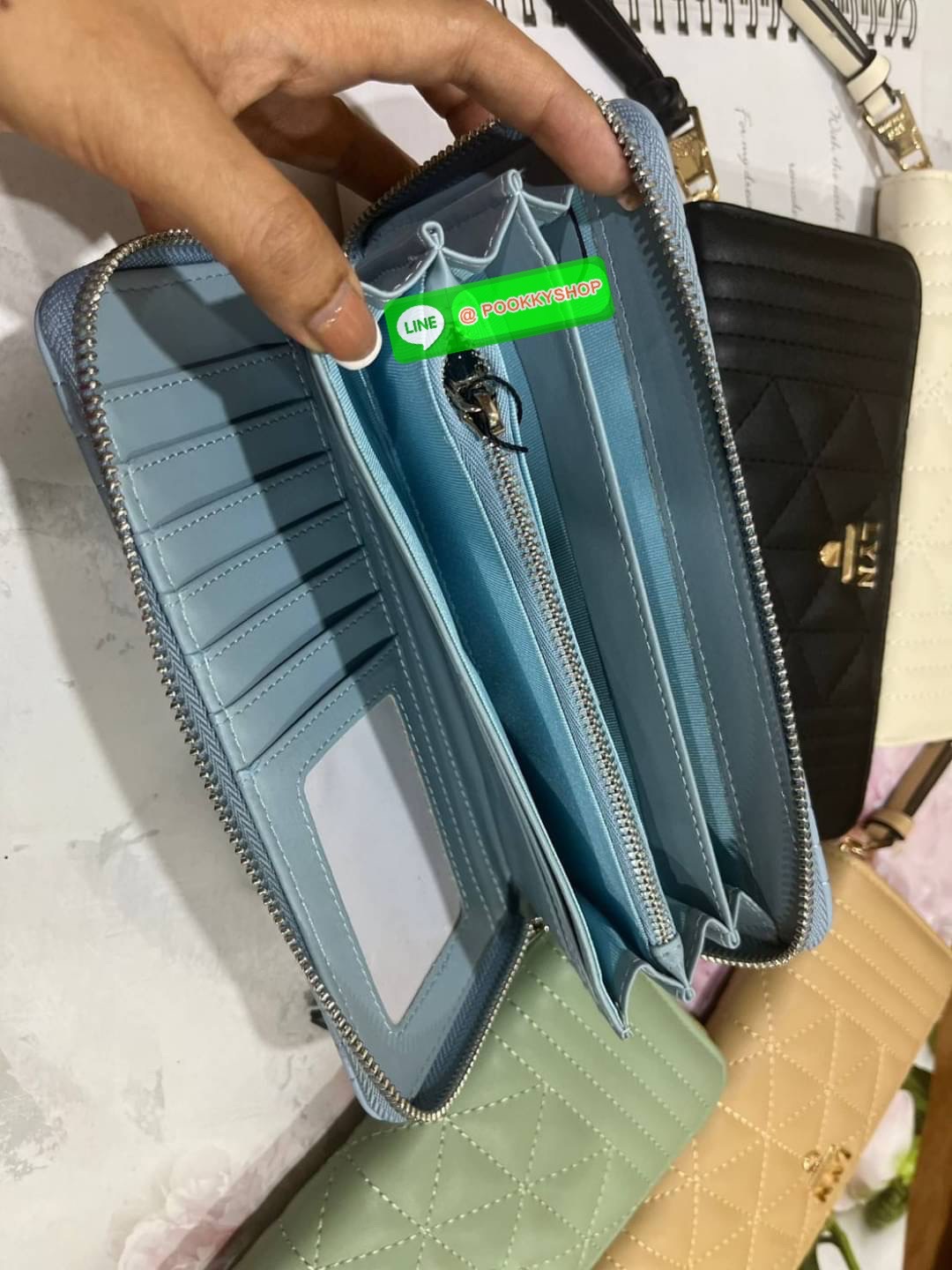 Lyn กระเป๋าสตางค์ใบยาว ใส่แบงค์พันได้ ช่องเสียบบัตรเยอะ