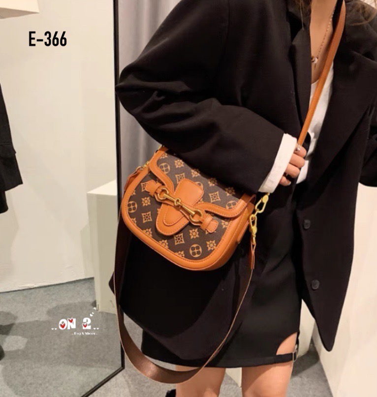 พร้อมส่ง รุ่นสุดฮิตเข้ารัวๆ งานสไตล์เกาหลีเปิดหน้าอะไหล่ทอง มาพร้อมสายสะพายยาว 2 สาย สุดสวยหรูสุดปัง รีบช้อปด่วนค่า