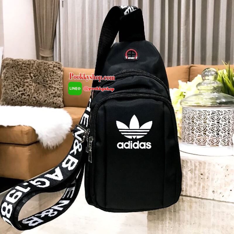 Don’t Miss! NEW! Adidas Factory Sport Originals Bag กระเป๋าสะพายสไตล์สปอร์ตดีไซน์สุดฮิตวัสดุไนล่อนเนื้อหนานิ่มกันน้ำทำความสะอาดง่าย ขนาดกำลังดี น้ำหนักเบา ด้านหน้ามีโลโก้แบรนด์เปิดปิดด้วยซิป มีช่องแบ่ง2ช่องเเยกเป็นสัดส่วน มีช่องใส่หูฟังหรือสายชาร์ตแบต Spo