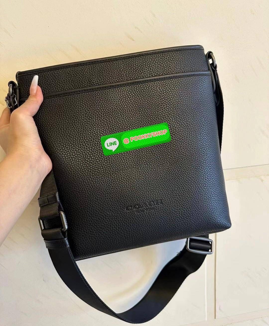 NEW ARRIVAL! ใหม่ล่าสุด หนุ่มๆต้องมีติดตัวค่ะ COACH GOTHAM SLIM CROSSBODY BAG((CC111)) พร้อมส่ง รุ่นใหม่ล่าสุด ดับกระเป๋าสะพายแบบครอสบอดี้ร์ หนังแท้อย่างดี นิ่มสวย เปิด-ปิดกระเป๋าแบบซิป ภายในโล่งลึกใส่สัมภาระได้ครบครัน มีช่องสำหรับใส่ของจุกจิก พร้อมช่องโล