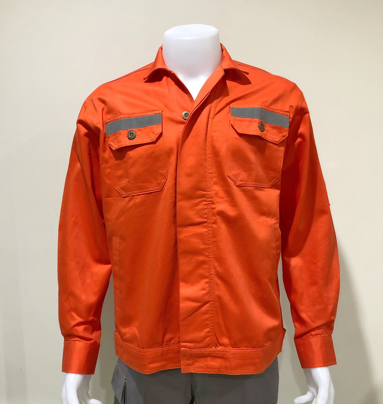 รหัส A101 : เสื้อช่างแขนยาวผ้าเวสปอยท์แบบสี่กระเป๋าบนและล่างสีส้มติดสะท้อนแสง