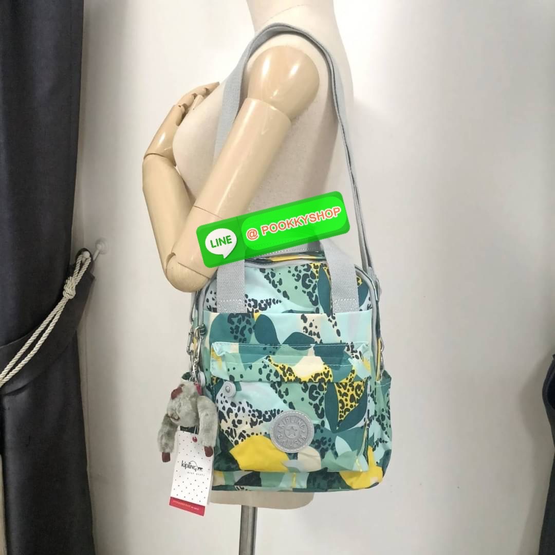 KIPLING 3 WAYS MINI BACKPACK ซับในลายตาราง กระเป๋าสะพาย 3 Ways รุ่นใหม่ วัสดุ Nylon & Polyester 100% หูหิ้วหนังปั๊มชื่อแบรนด์ สายสะพายยาวเลื่อนปรับได้ free size และ สามารถถอดได้ สามารถถือหรือสะพายได้ จะสะพายไหล่ สะพายเฉียง Crossbody หรือจะคล้องสายเป็นเป้ส