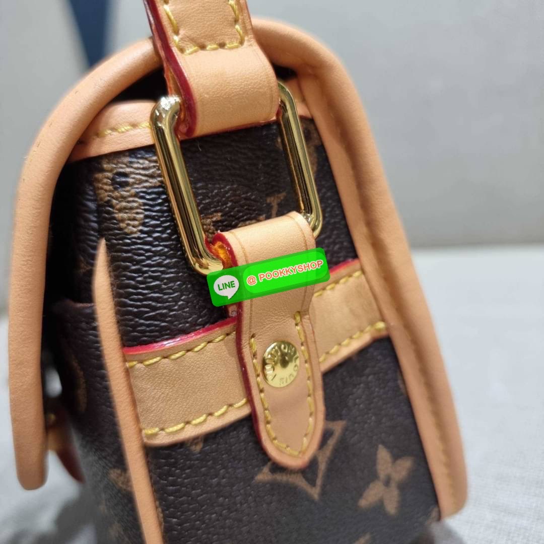 Rare item!! LV sologne crossbody bag ที่สุดของรุ่นหายากที่จัดเต็มให้แบบฟูลเซ็ท กระเป๋าสะพายราคาสุดคุ้มจากเคาน์เตอร์ dutyfree ที่ดีไซน์ออกมาน่ารักน่าใช้ ขนาดกำลังสวยมาก วัสดุหนังแคนวาส เปิด-ปิดด้วยกระดุมแม่เหล็ก ภายในโล่ง มีช่องซิปแยกให้ ใส่ของสำคัญได้สบาย