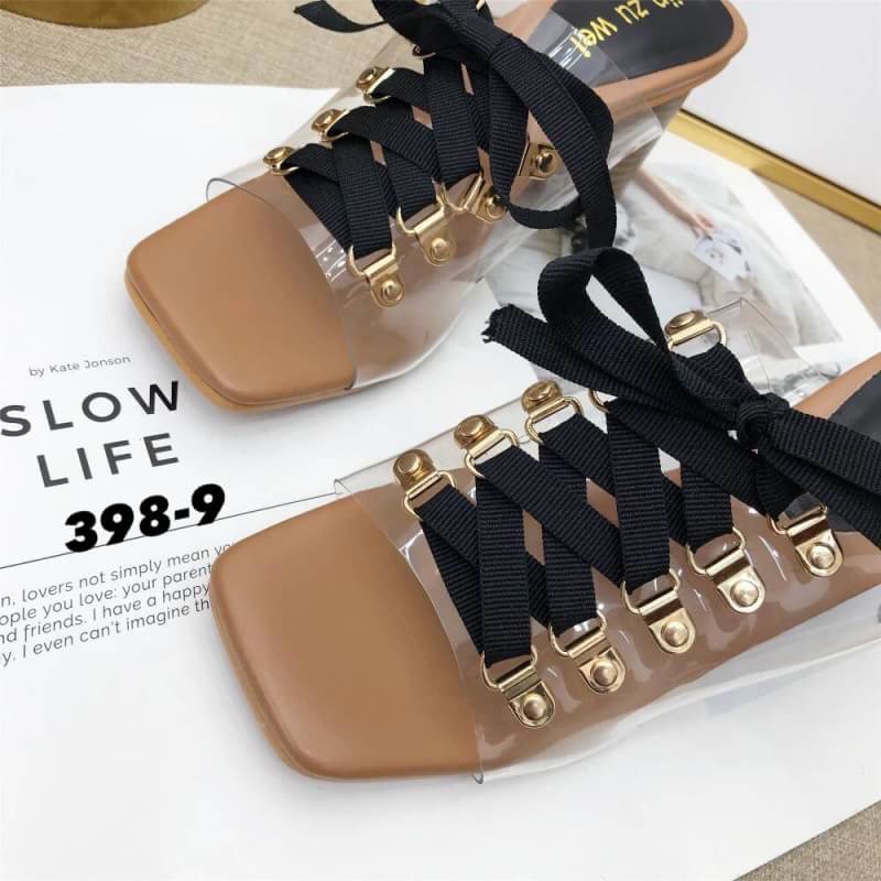 แบบขายดี พร้อมเสิร์ฟ!!! ต้อนรับซัมเมอร์กับรองเท้าลำลองแบบสวม ทรง maxi หน้าสวม pu ใส นิ่มไม่บาดเท้า หน้าร้อยเชือก ผูกปรับระดับได้ สูง 8 cm พื้นนิ่มใส่ง่าย เรียบ หรู ดูดี แมทกับชุดไหนก็สวย ใส่ได้ตลอด พร้อมเสิร์ฟความสวยก่อนใครที่นี่ที่เดียวค่ะ