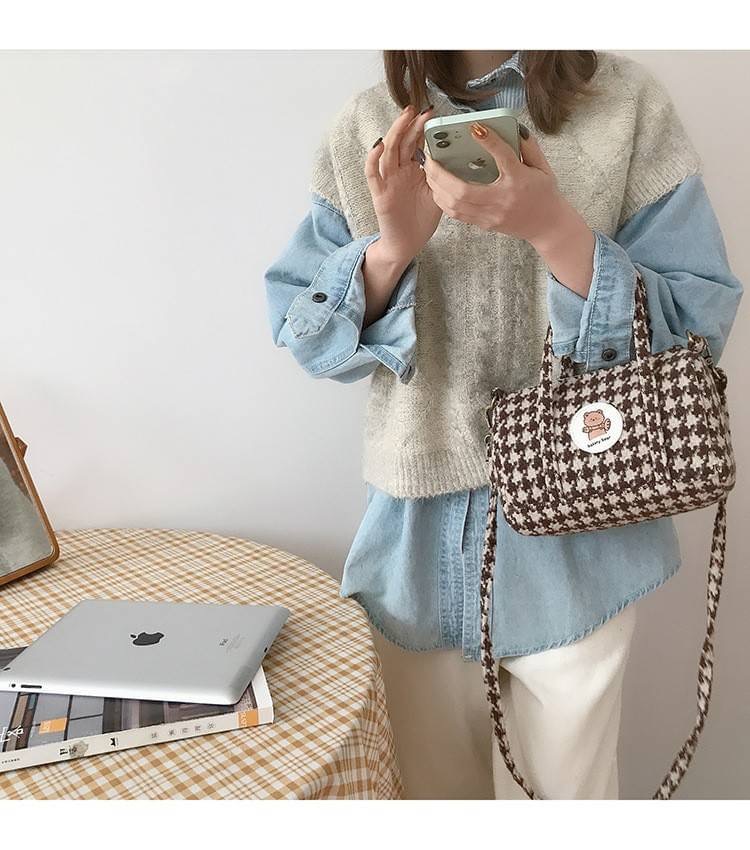 รุ่นใหม่ พร้อมส่ง!!!!!! Bakery Bear bottle bag กระเป๋าถือน่ารักขนฟู มาพร้อมสายสะพายยาวที่ถอดออกได้ ใช้งานได้ตามชอบ