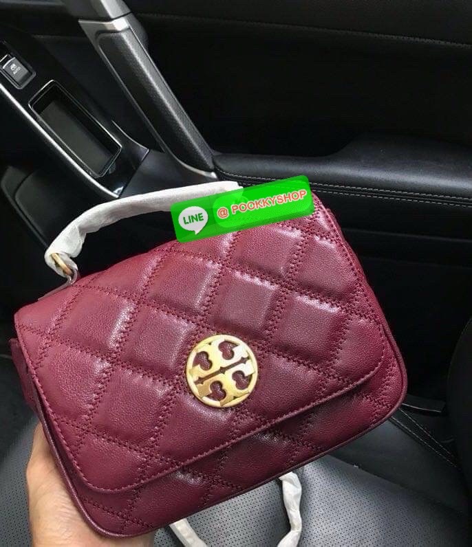 🖤 Tory Burch Willa Mini Top Handle Bag💚 • กระเป๋าหนังแท้เย็บลาย Diamond Quilt พร้อมโลโก้ Tory Burch สีทองกลางใบ • ทรง Mini Top Handle ถือได้ สะพายได้ สายโซ่ทองถอดได้ ปรับเป็น crossbody ได้สบาย