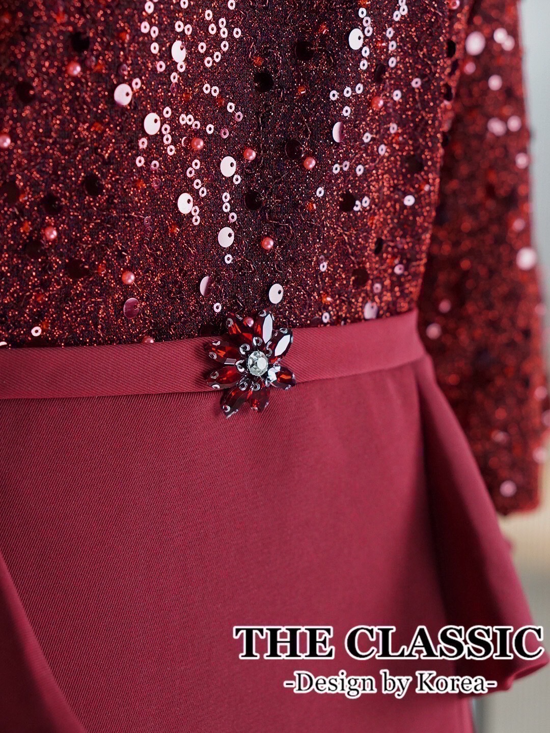 เดรสแฟชั่น เดรสยาวออกงานเอวระบาย ช่วงบนใช้ผ้าเนื้อดี ปักเลื่อมระยิบระยับประกายทั้งตัว