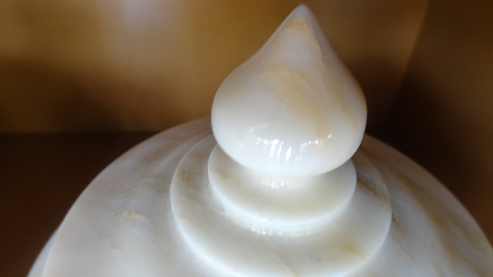 ผอบหินอ่อนขนาด ขนาดสูง 15 เซนติเมตร กว้าง 12 เซนติเมตร