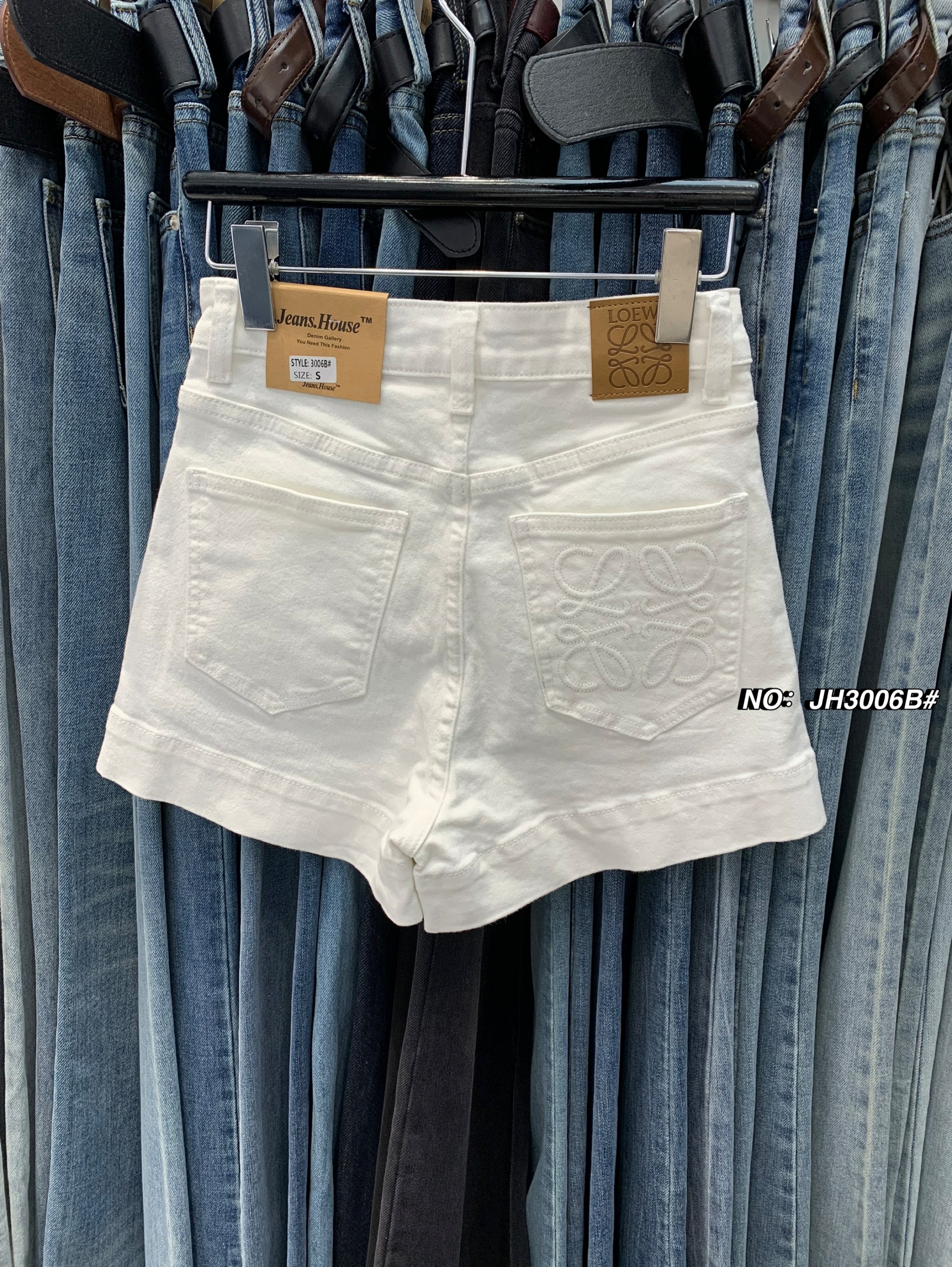 กางเกงแฟชั่น -กางเกงยีนส์ขาสั้น ทรงเอวสูง รุ่นนี้บอกเลยทรงสวยมาก เนื้อผ้ายีนส์ยืด สีขาว:No.JH3006B#
